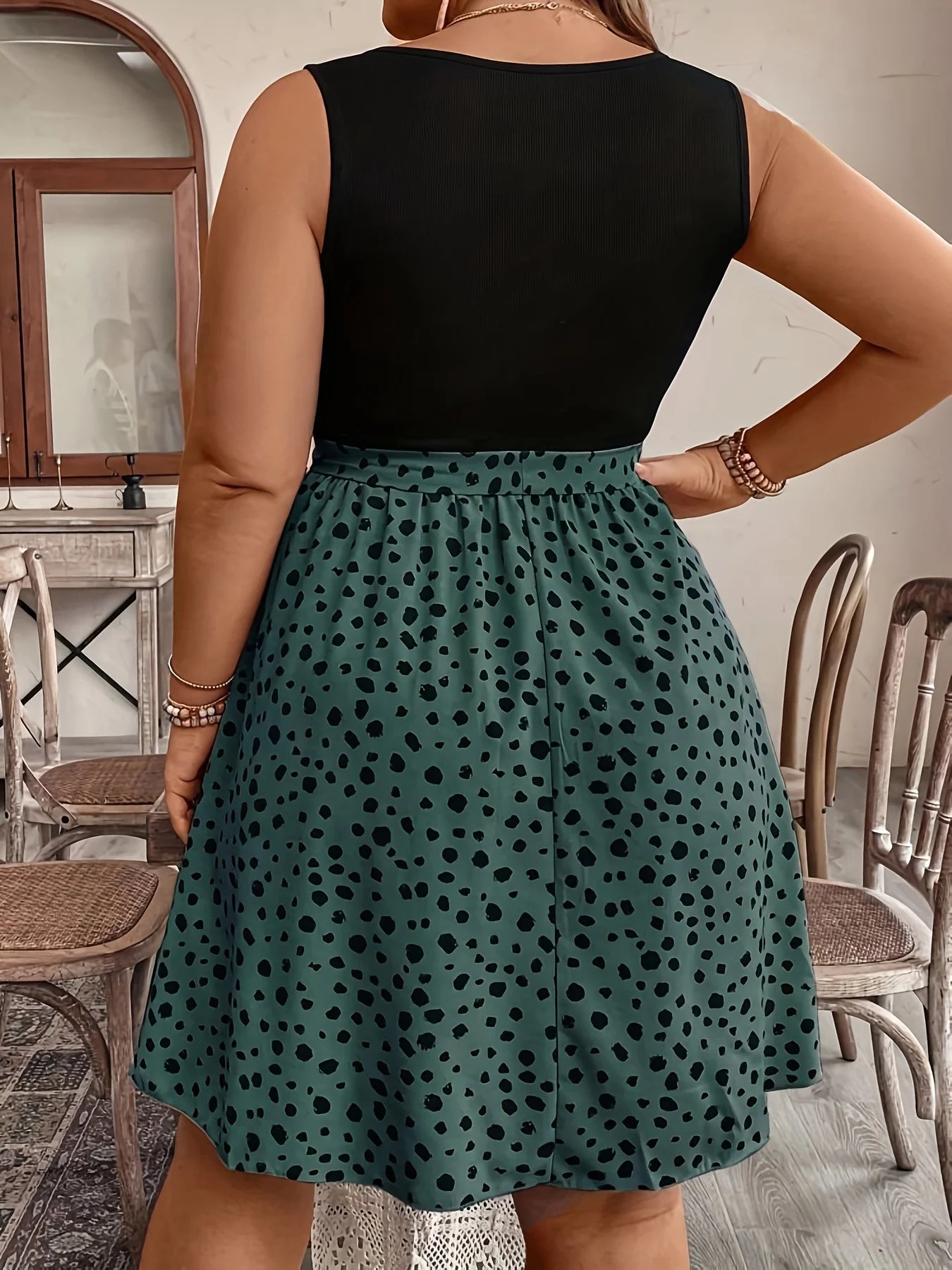 Large Women's Knitted Spliced Woven Round Neck Sleeveless Waist Cinched A-Line Short Vacation Dress