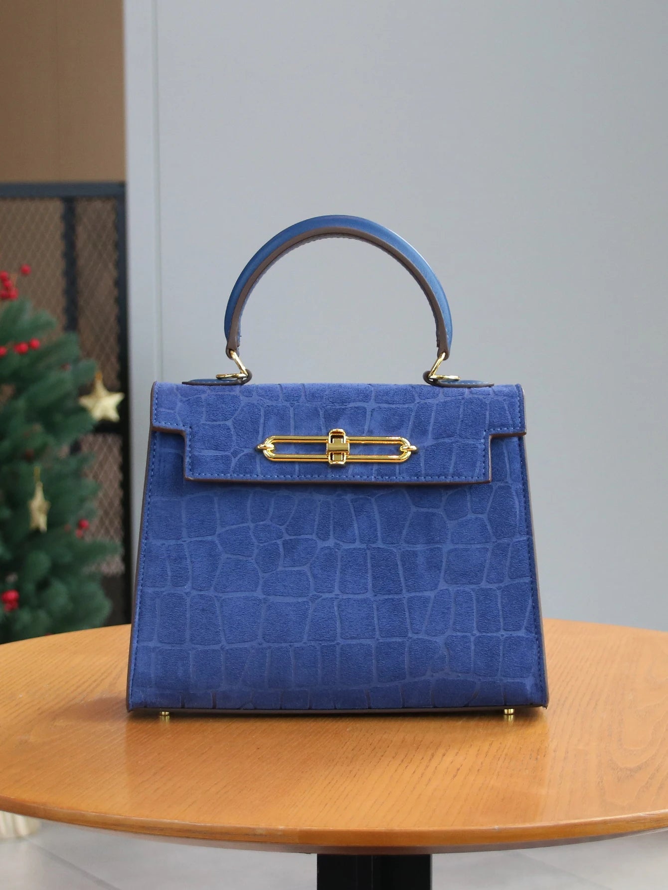 Crocodile Pattern Leather Commuter Handbag | Wovetsa