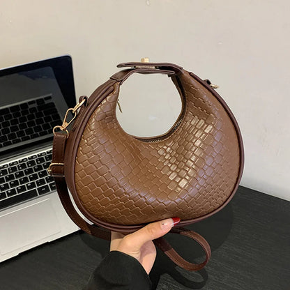 Half Moon Shoulder Bag | Wovetsa