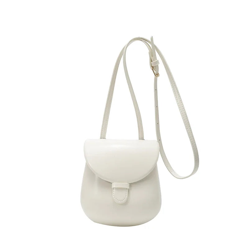 Retro Shell Flap Crossbody Bag | Wovetsa