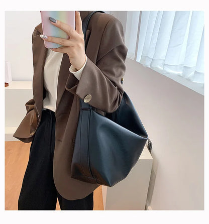 Large Capacity Boston Shoulder Bag | Wovetsa