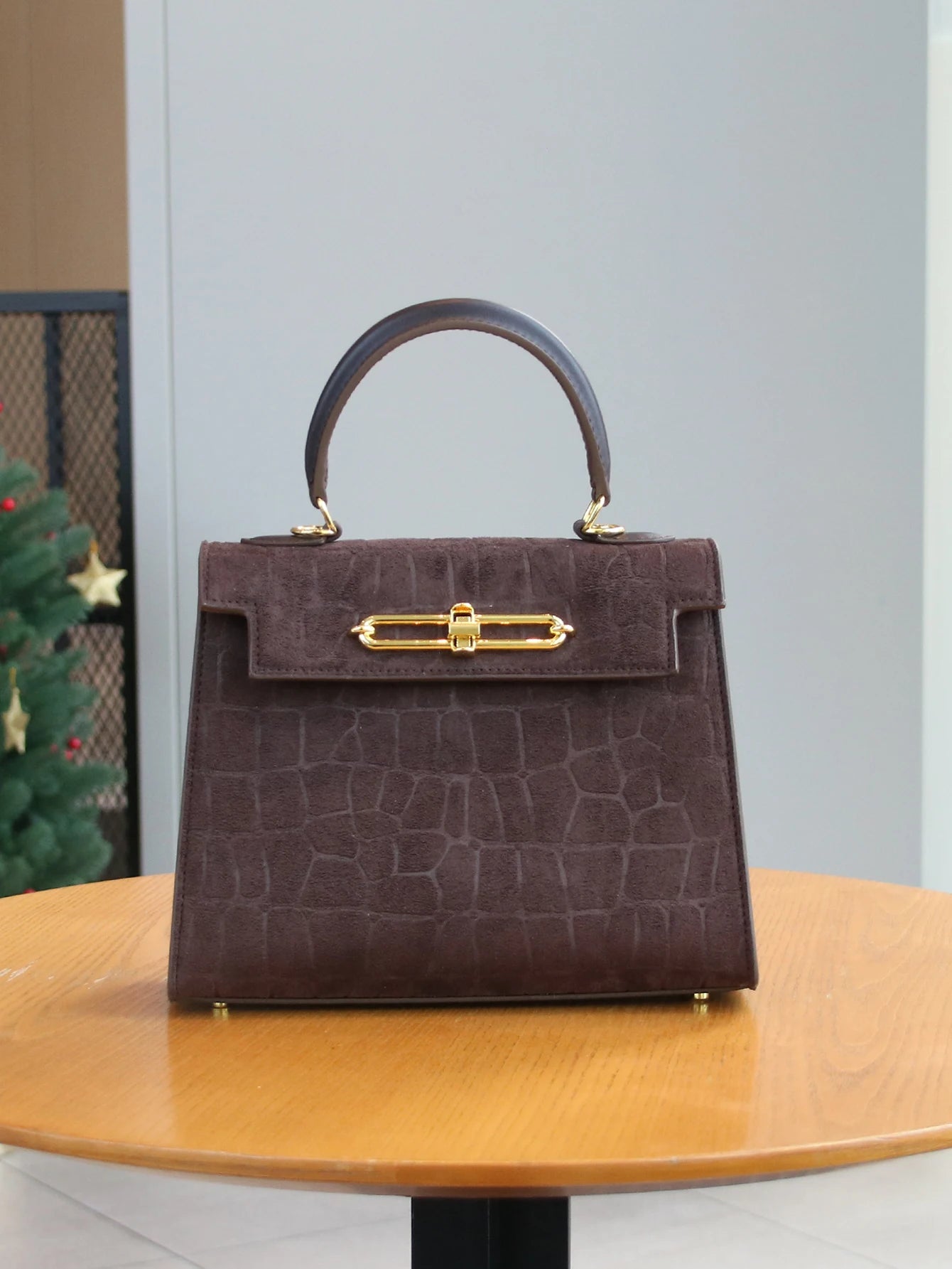 Crocodile Pattern Leather Commuter Handbag | Wovetsa