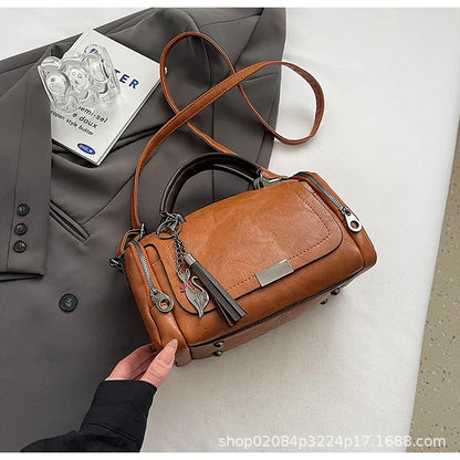 Tassel Chain Boston Bag | Wovetsa
