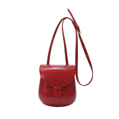 Retro Shell Flap Crossbody Bag | Wovetsa