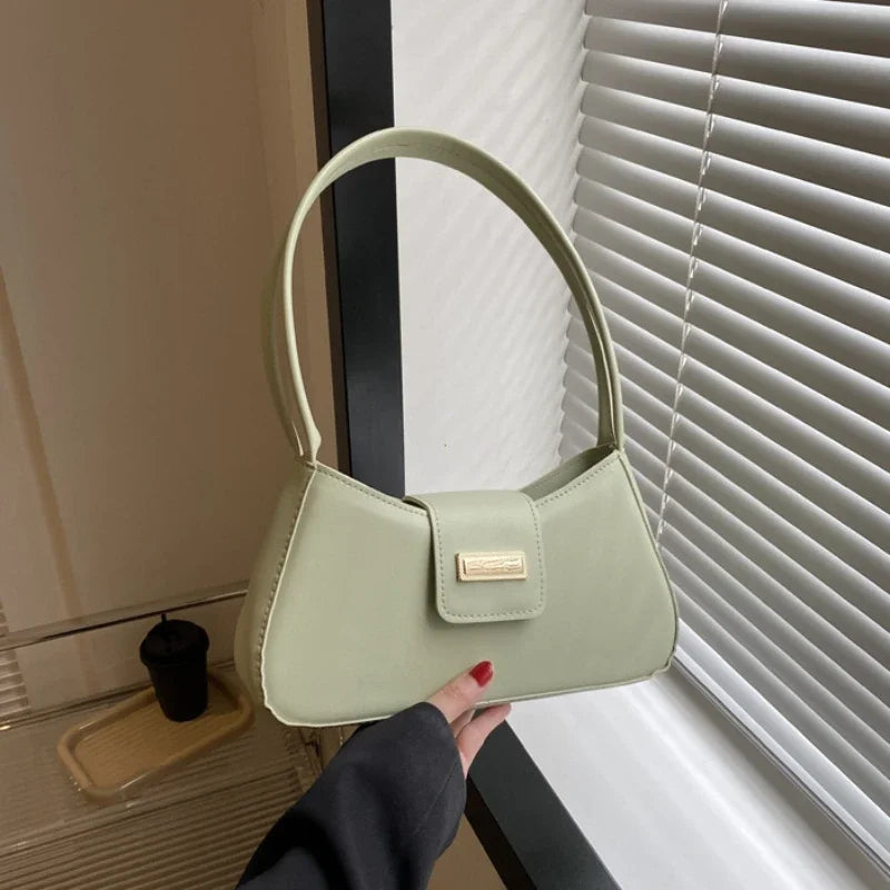 Minimalist Saddle Shoulder Bag | Wovetsa