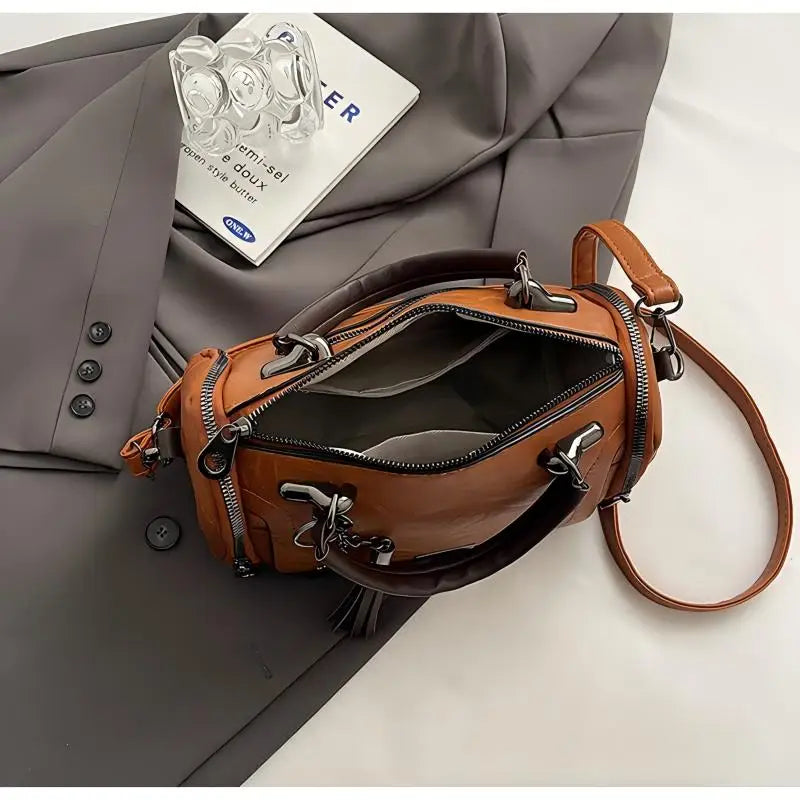 Tassel Chain Boston Bag | Wovetsa