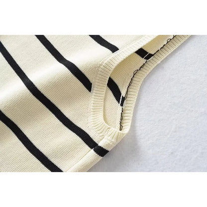 Striped Single-Breasted Sleeveless Crop Top | Wovetsa