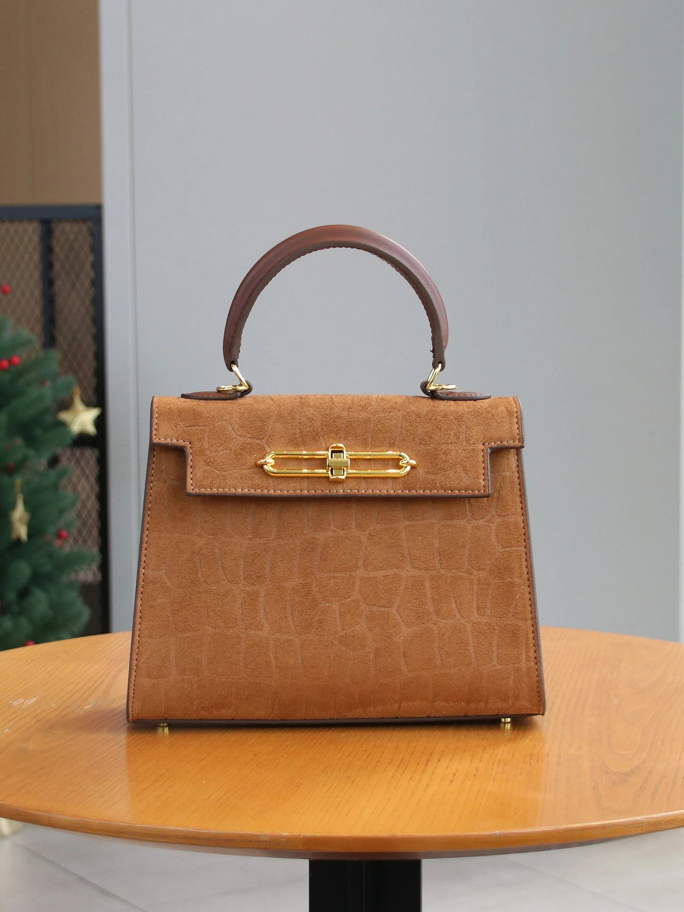 Crocodile Pattern Leather Commuter Handbag | Wovetsa