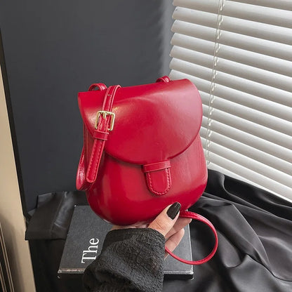 Retro Shell Flap Crossbody Bag | Wovetsa