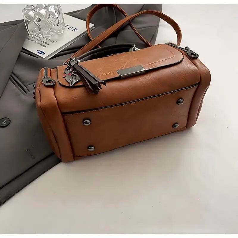 Tassel Chain Boston Bag | Wovetsa