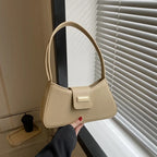 Minimalist Saddle Shoulder Bag | Wovetsa