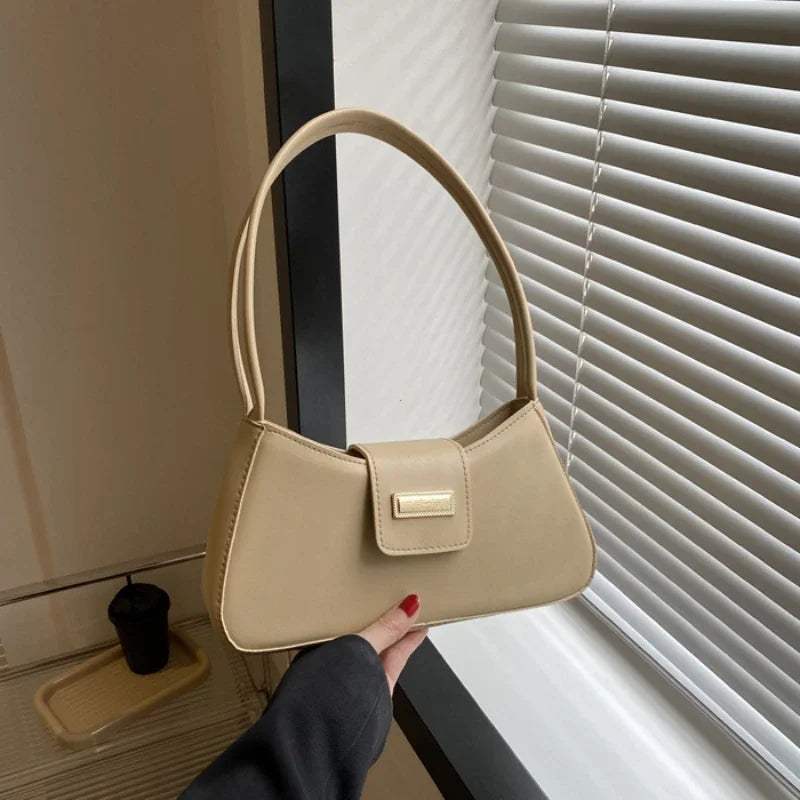 Minimalist Saddle Shoulder Bag | Wovetsa