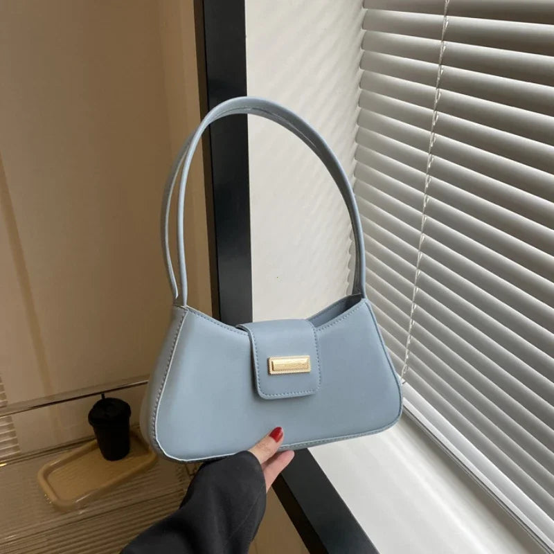 Minimalist Saddle Shoulder Bag | Wovetsa