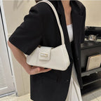 Minimalist Saddle Shoulder Bag | Wovetsa