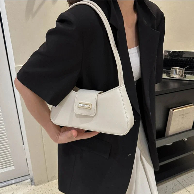 Minimalist Saddle Shoulder Bag | Wovetsa