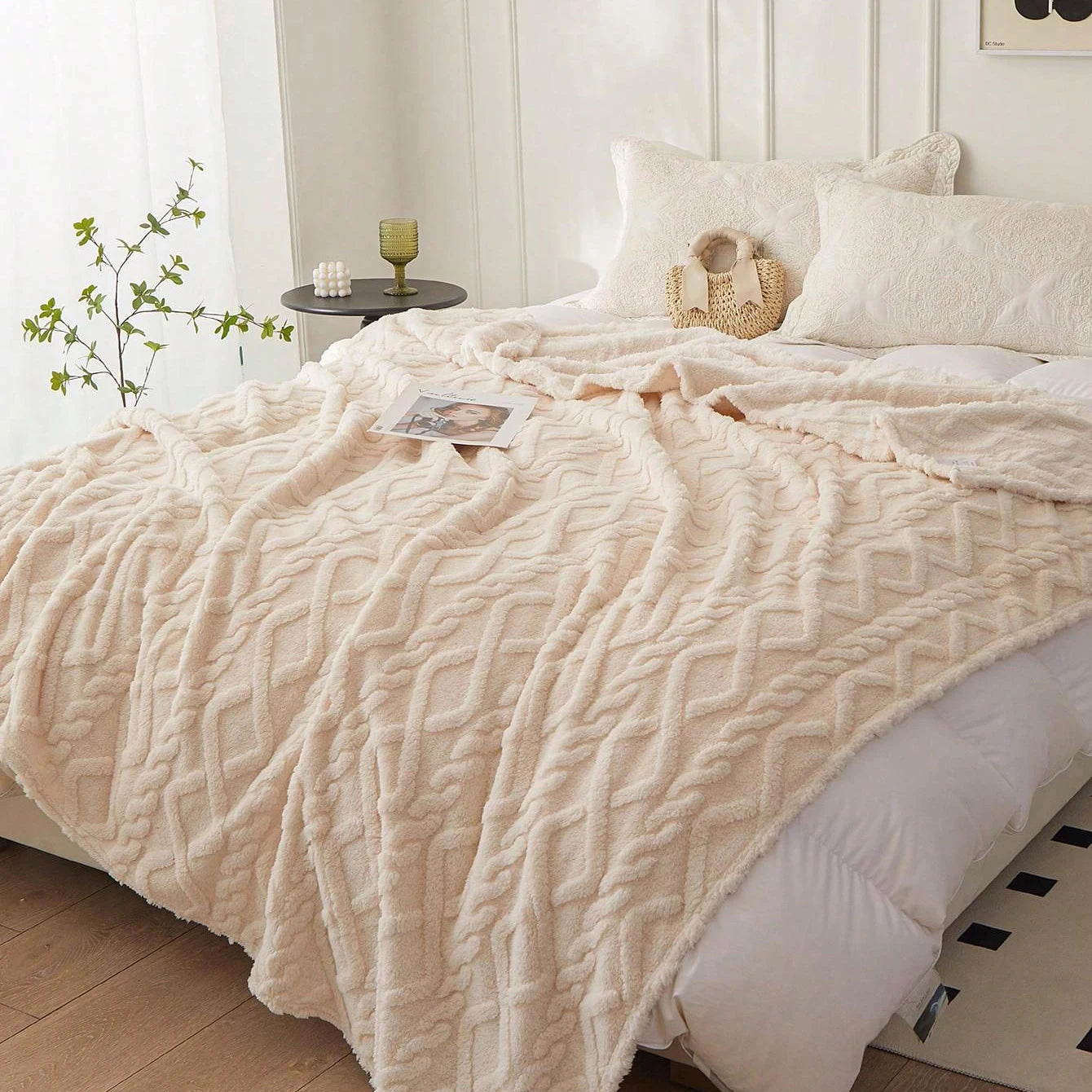Lightweight Coral Fleece Blanket Sofa Throw & Bed Cover | Wovetsa