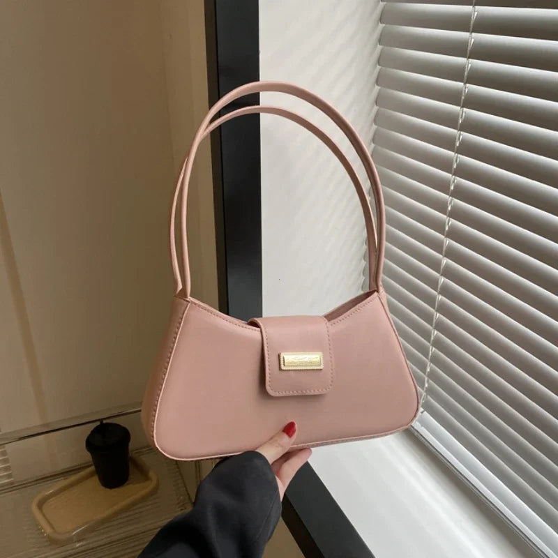 Minimalist Saddle Shoulder Bag | Wovetsa